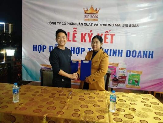 Ông Lê Văn Hiếu - Tổng Giám đốc công ty Thuốc thú y Big Boss và bà Trần Thị Minh.